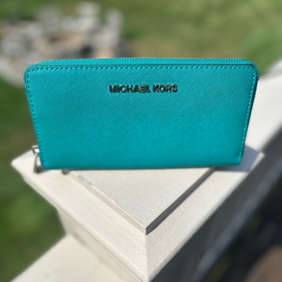 Michael Kors Wallet - Picture 1 of 3